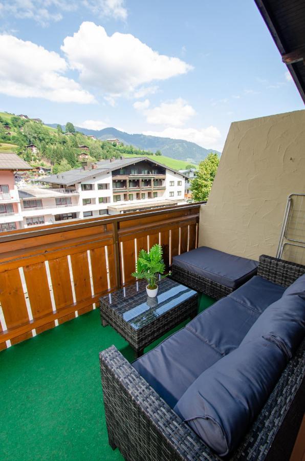 Penthouse Eightyone By All In One Apartments Kaprun Bagian luar foto