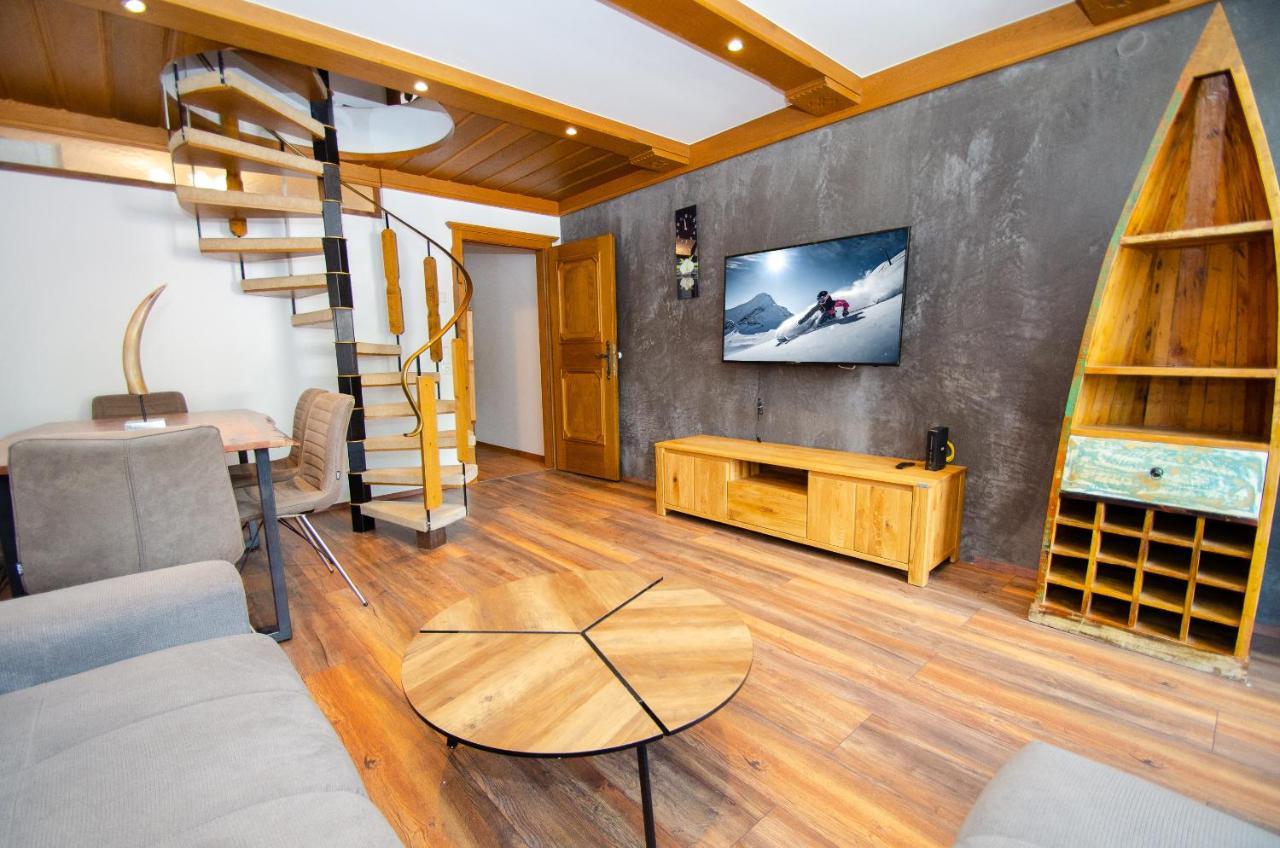 Penthouse Eightyone By All In One Apartments Kaprun Bagian luar foto