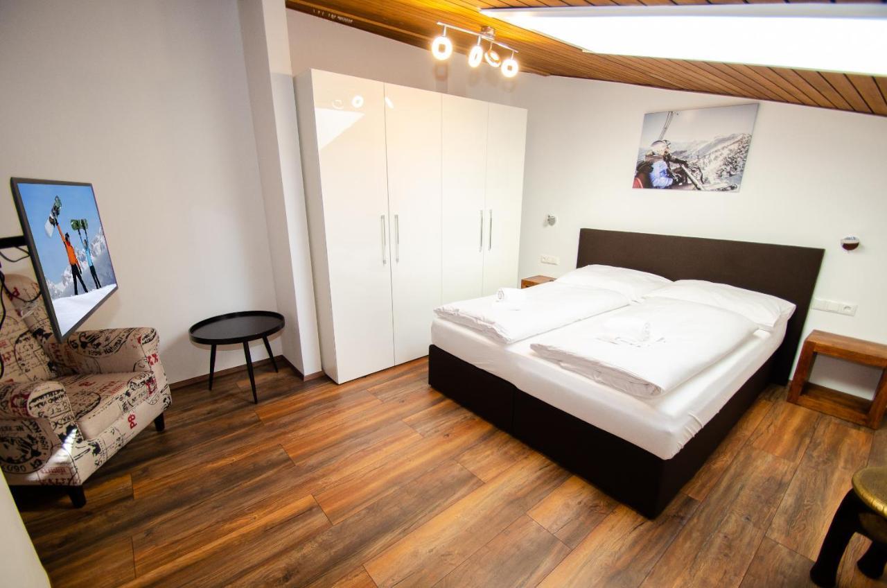 Penthouse Eightyone By All In One Apartments Kaprun Bagian luar foto