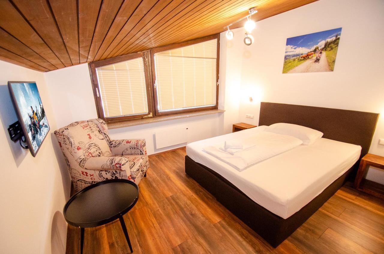 Penthouse Eightyone By All In One Apartments Kaprun Bagian luar foto